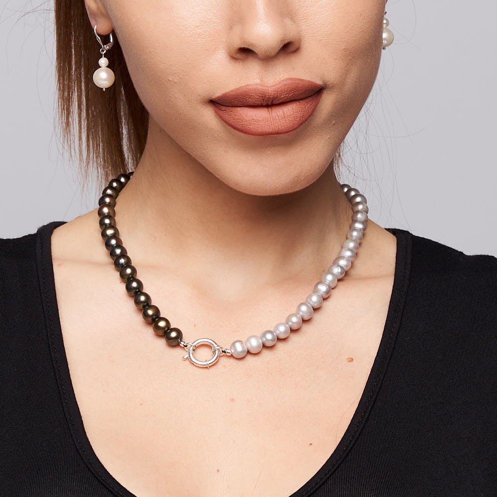 Care este diferenta intre perlele naturale albe si cele negre?